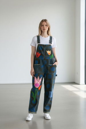 ÎMBRĂCĂMINTE - Salopeta oversized din denim cu lalele pictate