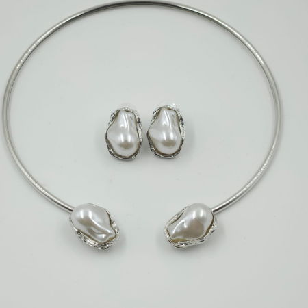 Set colier argintiu rigid cu perle sintetice neregulate si cercei asortati [4]