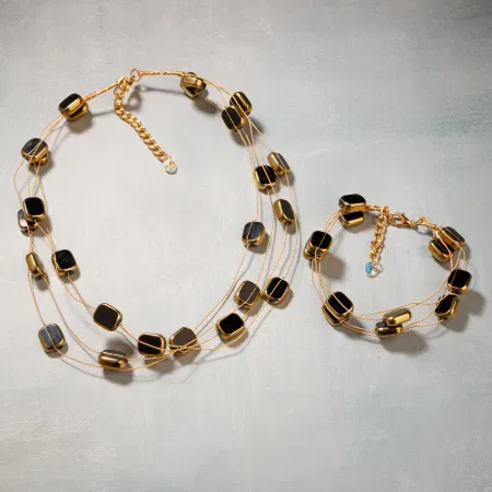 Set colier delicat cu elemente negre din sticla tip murano pe fire fine aurii si bratara - Copie [0]