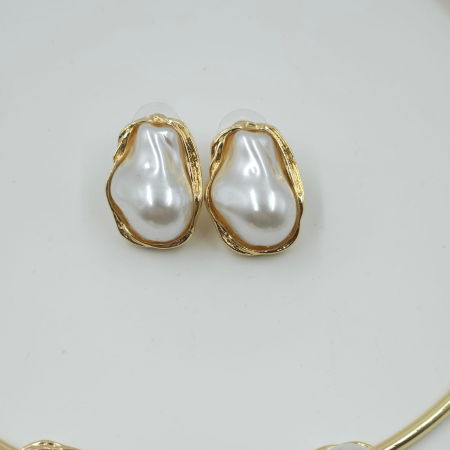 Set colier auriu rigid cu perle sintetice neregulate si cercei asortati [3]