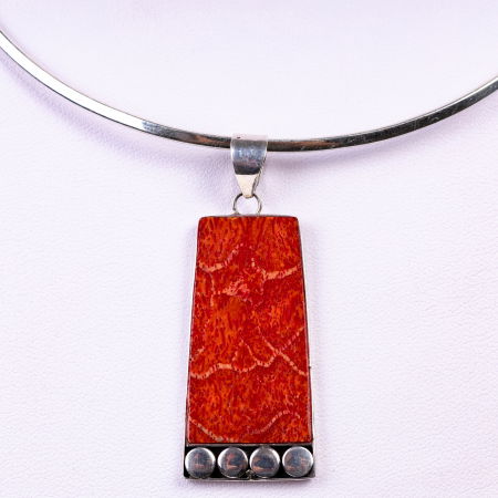 BIJUTERII - Pandant rectangular din argint 925 cu coral natural