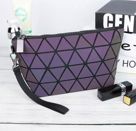 Borsete - Portfard reflectorizant 3D cu elemente geometrice triunghiulare, cameleon