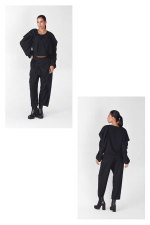 Bluza neagra oversize cu maneci ample si funda intr-o parte [1]