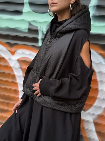 Rochii Casual - Set rochie neagra oversize cu umeri goi si vesta matlasata