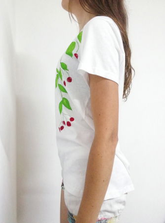 Tricou alb cu cirese pictate [1]