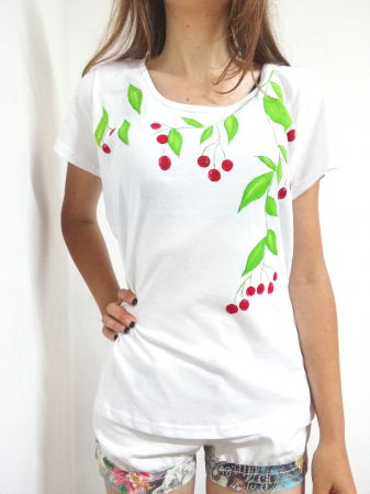 ÎMBRĂCĂMINTE - Tricou alb cu cirese pictate