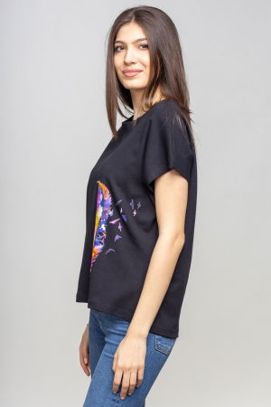 Tricou negru cu panou lateral pana stilizata [1]