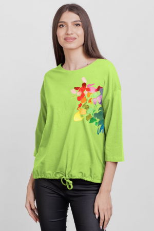 Tricouri - Tricou cu maneca 3/4 din tricot de bumbac cu snur la baza, verde deschis cu imprimeu floare stilizata