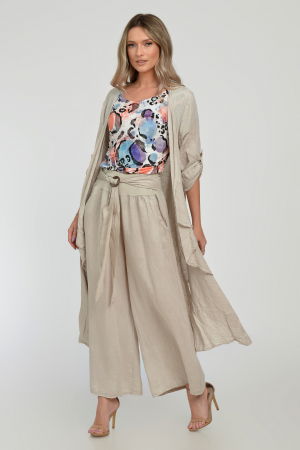 Tricou cu maneca cazuta si usor cambrat din vascoza cu imprimeu colorat pe fond alb [3]