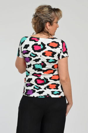 Tricou cu maneca cazuta si usor cambrat din vascoza cu imprimeu colorat pe fond alb [8]