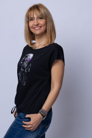 Tricou negru cu snur la poale si imprimeu fata cu funda in par, din bumbac [1]