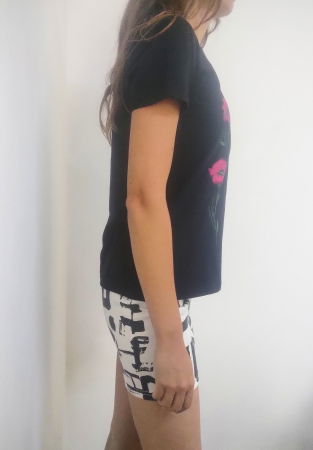 Tricou negru pictat manual cu maci [1]