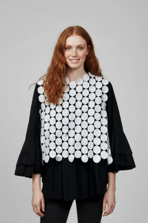 Veste - Vestă albă cu elemente circulare, design artistic texturat