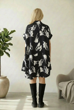 Vesta ampla in colturi cu imperimeu alb negru, matlasata [1]