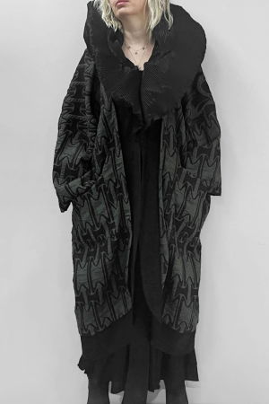 Jacheta neagra lalea cu guler spectaculos plisat, oversize [2]