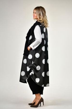 Vesta lunga statement cu buline albe si design architectural [1]