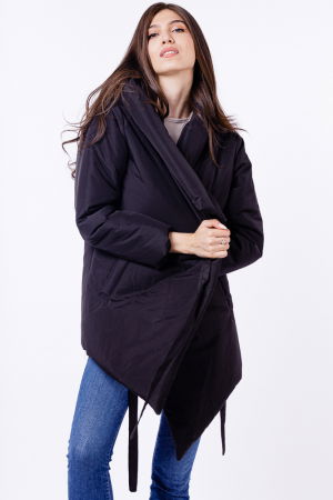 Geaca neagra in colturi, petrecuta, matlasata, cu gluga [5]