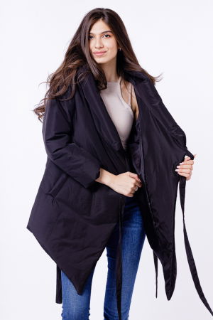 Geaca neagra in colturi, petrecuta, matlasata, cu gluga [1]