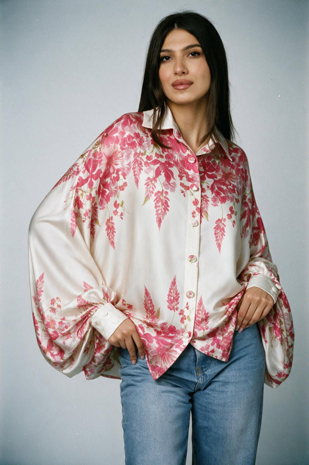 Camasa din satin oversize, cu maneci bufante si imprimeu floral roz