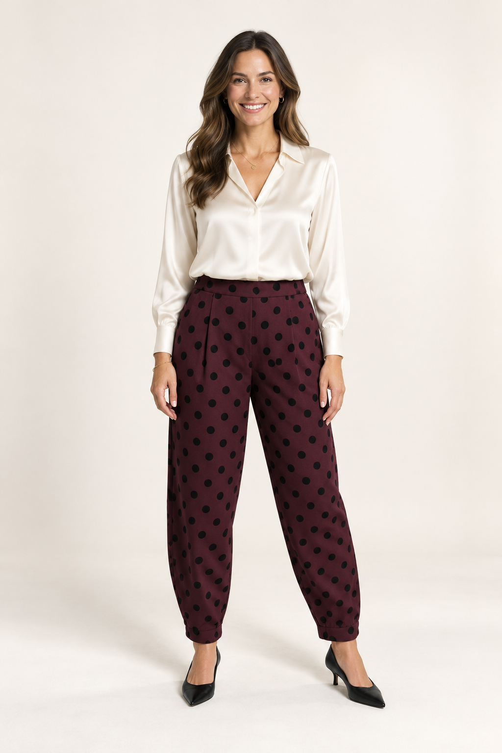 Pantaloni bordo lejeri cu imprimeu buline subtil embosate , croi relaxat, talie confortabila