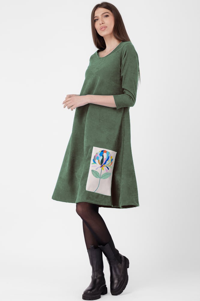Rochie  A line , din material catifelat, kaki, cu aplicatie color