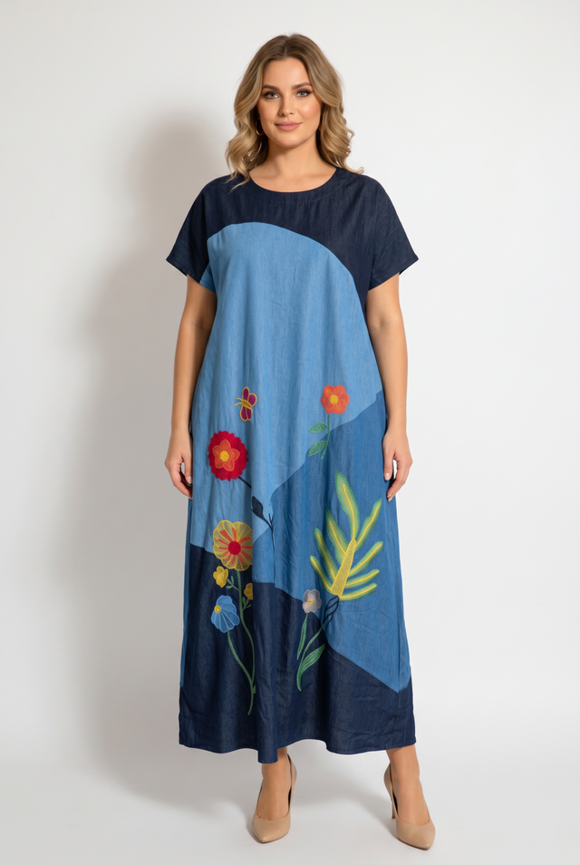 Rochie maxi albastra din denim subtire cu broderie florala artistica