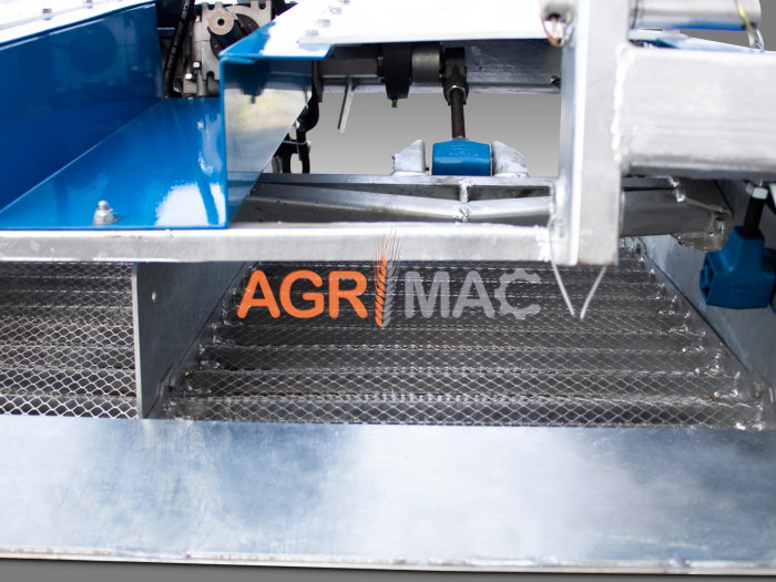 KA105 – Mașină curățat plaje tractabilă, 105 cm, sită vibratoare, PTO tractor 24–30 CP [11]