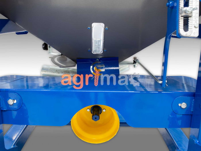 Distribuitor de îngrășăminte și sărăriță L1000M – 1000L, 18-20m [9]