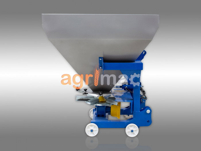 Distribuitor de îngrășăminte și sărăriță L600M – 600L, 18-20m, pentru tractor [6]