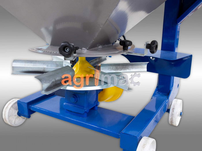 Distribuitor de îngrășăminte și sărăriță L800M – 800L, 18-20m [6]