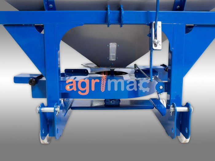 Distribuitor de îngrășăminte cu dublă linie și sărăriță L800GM – 800L, 18-20m [11]