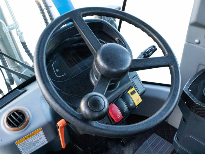 LD23 Cab – Încărcător frontal articulat 4×4, motor 75 CP, cabină climatizată, 2300 kg sarcină, cupă 2050 mm [27]