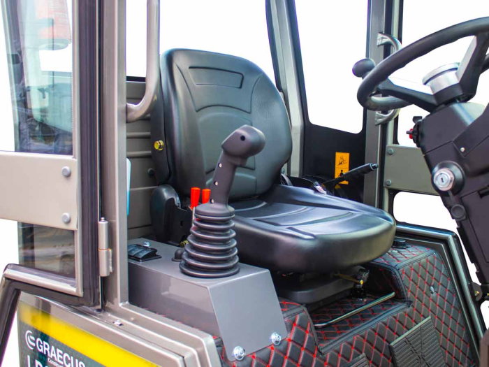 Mini încărcător frontal articulat 4x4, Perkins 25 CP [18]