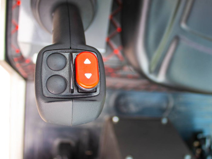 Mini încărcător frontal articulat 4x4, Perkins 25 CP [13]