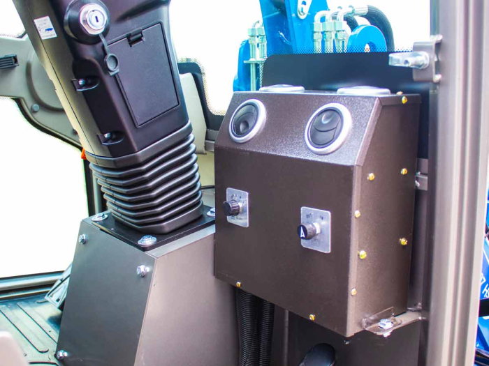 Mini încărcător frontal articulat 4x4, Perkins 25 CP [17]