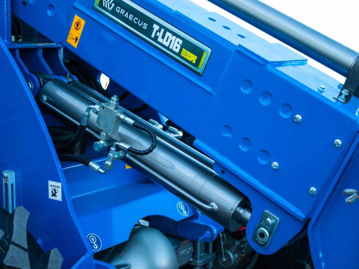 Mini încărcător frontal telescopic 60 CP, 2800 kg [23]