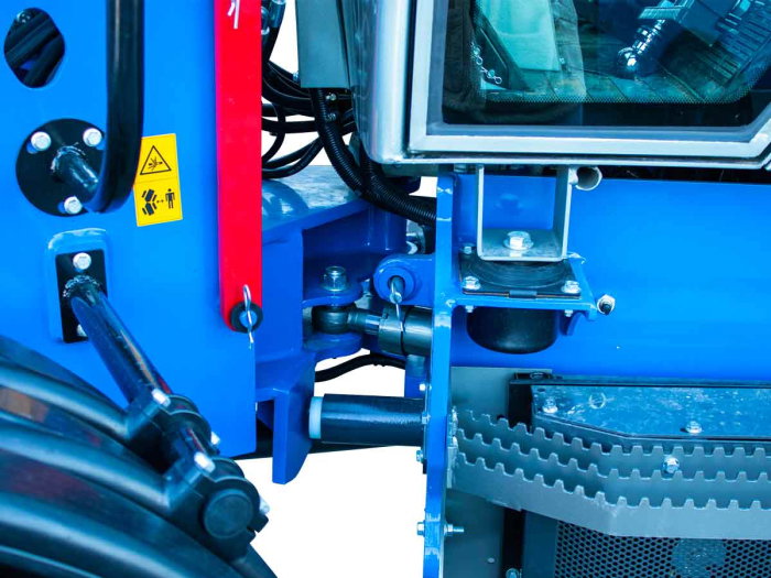 Mini încărcător frontal telescopic 60 CP, 2800 kg [25]