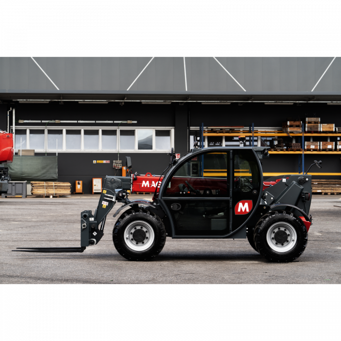 Magni TH 3.6 – Încărcător Telescopic Compact 3 t, 5,8 m, Motor Deutz 75 CP, Cabină MCTS, 4x4 [2]