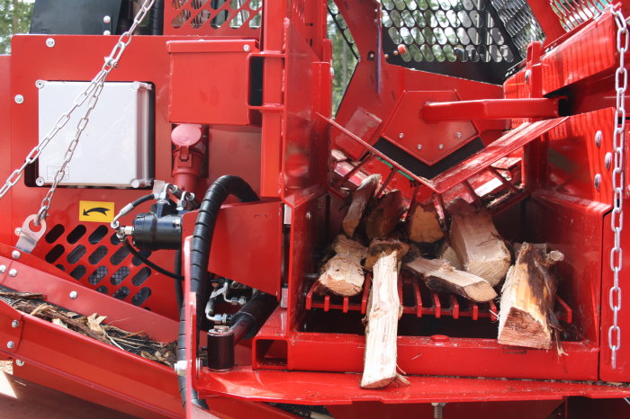 Japa® 435 TRE – Linie tăiere-despicare lemne cu PTO și motor electric 15 kW, Finlanda [15]