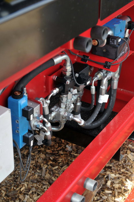 Japa® 435 TRE – Linie tăiere-despicare lemne cu PTO și motor electric 15 kW, Finlanda [10]