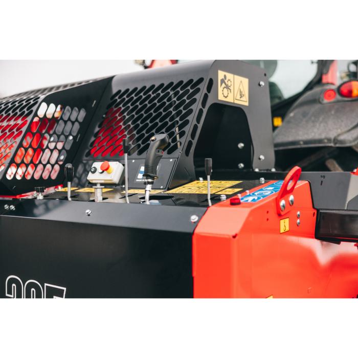 Japa 395 TR – Procesator lemne PTO tractor cu despicare 12,5 t și bandă 4,4 m, control hidraulic [21]