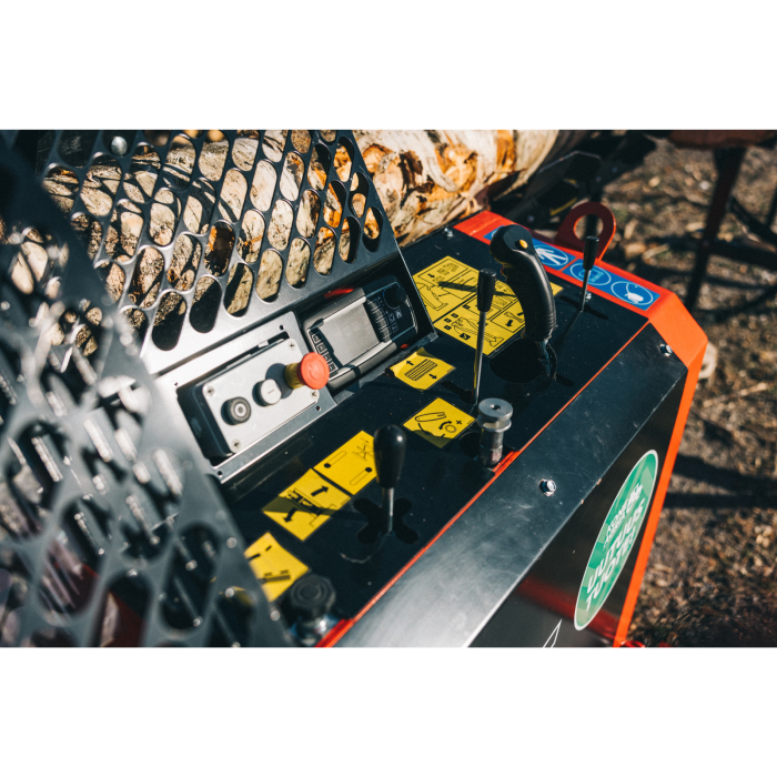 Japa 405 TRE – Linie tăiere & despicare lemn cu motor 10 kW + PTO tractor, Perfect Split™ & Clean™, 12,5 tone [17]