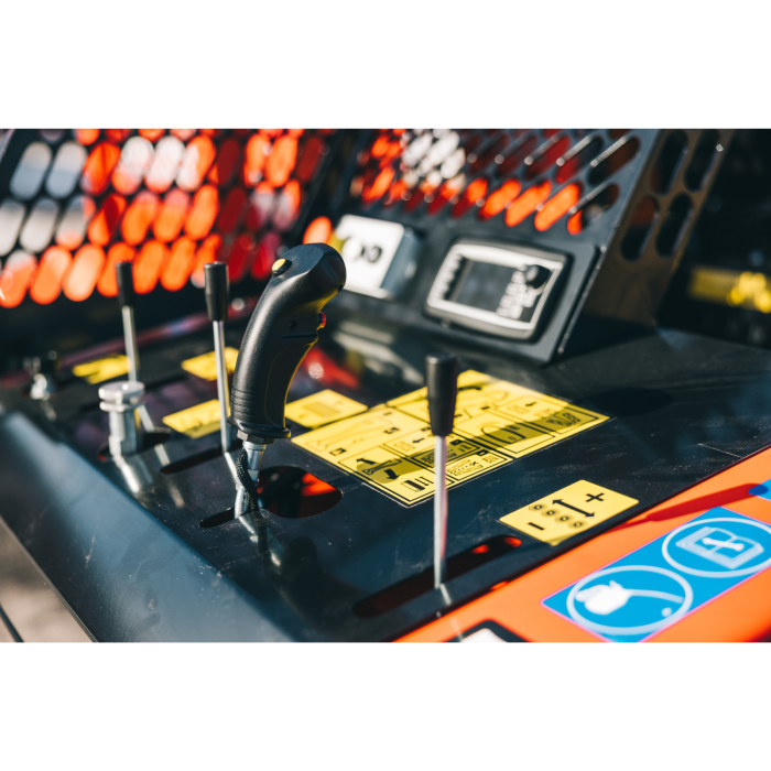 Japa 405 TR – Linie profesională la cardan tractor 10 kW pentru tăiere & despicare (12,5 tone), buștean 40 cm diametru [19]