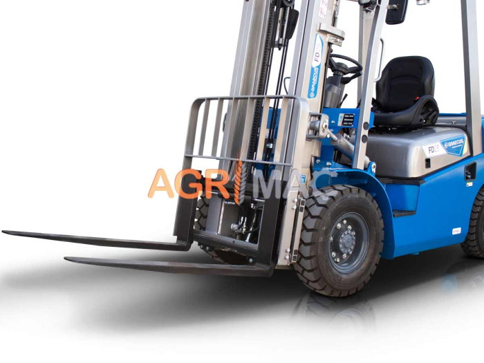 Motostivuitor diesel Clark 2.5T Xinchai C490 cu catarg Duplex 3000 mm și furci 1220 mm [7]