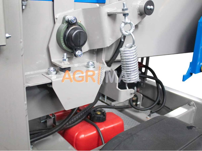 Tocător de crengi KBT15H, motor Loncin 27 CP, hidraulic, 150 mm [25]