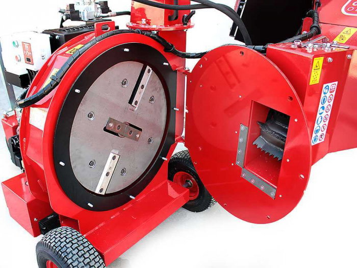 Tocator de crengi si resturi vegetale pe benzina, Ceccato Olindo TRICMMON [7]