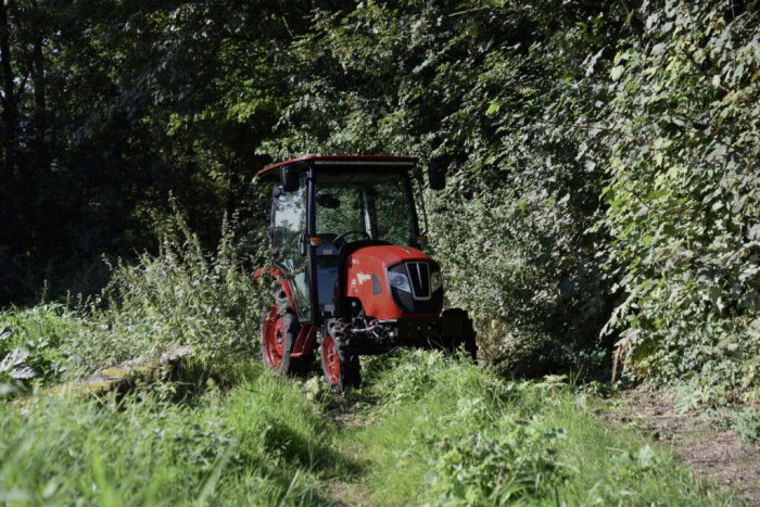 Shibaura SB50hc – Tractor compact 48 CP cu cabină, HST 3 game, PTO 540/750, 4 supape hidraulice, aer condiționat și LED [4]