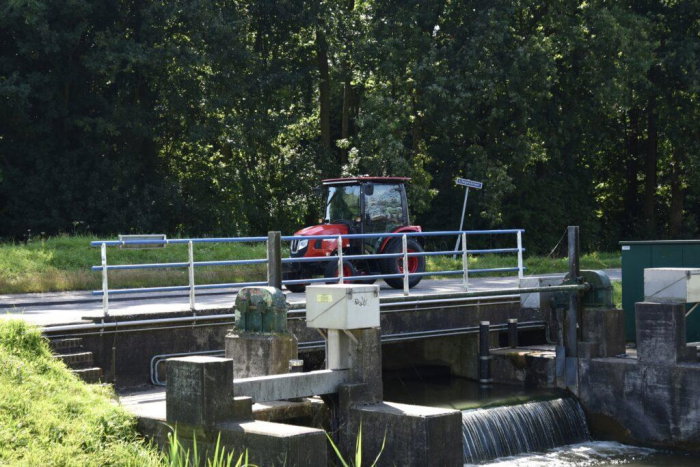 Shibaura SB50hc – Tractor compact 48 CP cu cabină, HST 3 game, PTO 540/750, 4 supape hidraulice, aer condiționat și LED [2]