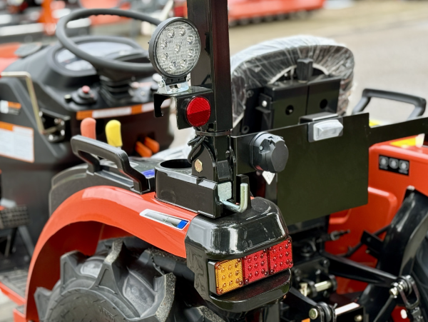 Tractor compact Hinomoto HM3020 – 20 CP, 4x4, PTO 540/1000 rpm, motor 3 cilindri diesel [11]