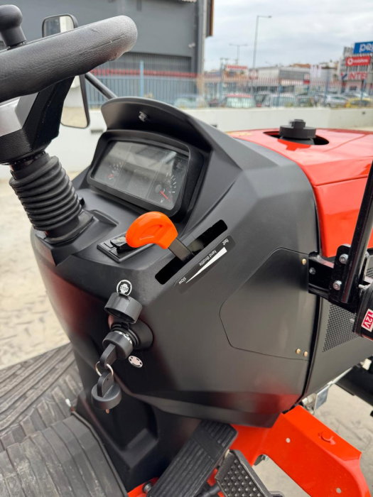 Tractor Hinomoto HM275 – 25 CP, 4×4, transmisie 9+3, PTO 540/980 rpm, motor 3 cilindri diesel [27]